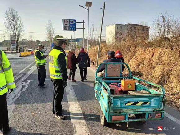 严管严控“隐形杀手”!广水交警集中开展三轮车非法载人专项整治